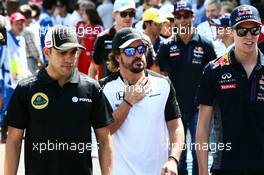 (L to R): Pastor Maldonado (VEN) Lotus F1 Team and Fernando Alonso (ESP) McLaren on the drivers parade. 27.09.2015. Formula 1 World Championship, Rd 14, Japanese Grand Prix, Suzuka, Japan, Race Day.