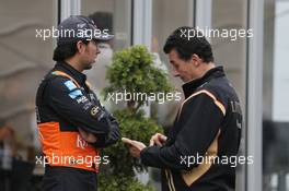 (L to R): Sergio Perez (MEX) Sahara Force India F1 with Federico Gastaldi (ARG) Lotus F1 Team Deputy Team Principal. 24.09.2015. Formula 1 World Championship, Rd 14, Japanese Grand Prix, Suzuka, Japan, Preparation Day.