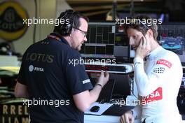 Julien Simon-Chautemps (FRA), Romain Grosjean race engineer, Lotus F1 Team  and Romain Grosjean (FRA), Lotus F1 Team  24.05.2015. Formula 1 World Championship, Rd 6, Monaco Grand Prix, Monte Carlo, Monaco, Race Day.