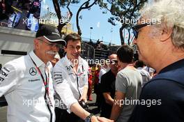 (L to R): Dr. Dieter Zetsche (GER) Daimler AG CEO with Toto Wolff (GER) Mercedes AMG F1 Shareholder and Executive Director and Flavio Briatore (ITA) on the grid. 24.05.2015. Formula 1 World Championship, Rd 6, Monaco Grand Prix, Monte Carlo, Monaco, Race Day.