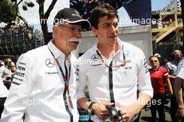 (L to R): Dr. Dieter Zetsche (GER) Daimler AG CEO with Toto Wolff (GER) Mercedes AMG F1 Shareholder and Executive Director on the grid. 24.05.2015. Formula 1 World Championship, Rd 6, Monaco Grand Prix, Monte Carlo, Monaco, Race Day.