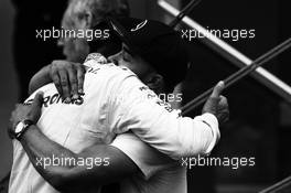 Lewis Hamilton (GBR) Mercedes AMG F1 is consoled by his brother Nicolas Hamilton (GBR). 24.05.2015. Formula 1 World Championship, Rd 6, Monaco Grand Prix, Monte Carlo, Monaco, Race Day.