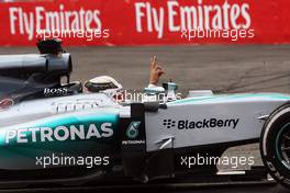 Lewis Hamilton (GBR) Mercedes AMG F1 W06 celebrates his second position in parc ferme. 01.11.2015. Formula 1 World Championship, Rd 17, Mexican Grand Prix, Mexixo City, Mexico, Race Day.