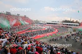 Ticker tape covers fans in the grandstand as the podium takes place. 01.11.2015. Formula 1 World Championship, Rd 17, Mexican Grand Prix, Mexixo City, Mexico, Race Day.