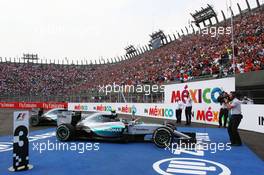 Race winner Nico Rosberg (GER) Mercedes AMG F1 W06 in parc ferme. 01.11.2015. Formula 1 World Championship, Rd 17, Mexican Grand Prix, Mexixo City, Mexico, Race Day.