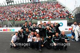 Mercedes AMG F1 celebrate at the podium. 01.11.2015. Formula 1 World Championship, Rd 17, Mexican Grand Prix, Mexixo City, Mexico, Race Day.