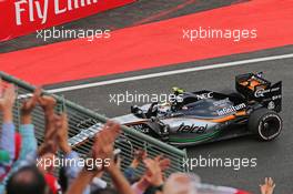 Sergio Perez (MEX) Sahara Force India F1 VJM08 at the end of the race. 01.11.2015. Formula 1 World Championship, Rd 17, Mexican Grand Prix, Mexixo City, Mexico, Race Day.