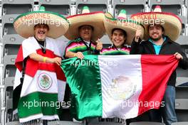 Mexican fans 31.10.2015. Formula 1 World Championship, Rd 17, Mexican Grand Prix, Mexixo City, Mexico, Qualifying Day.