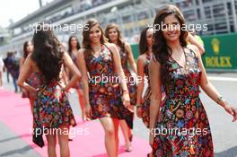 Grid girls on the drivers parade. 01.11.2015. Formula 1 World Championship, Rd 17, Mexican Grand Prix, Mexixo City, Mexico, Race Day.