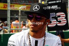 Lewis Hamilton (GBR) Mercedes AMG F1 on the drivers parade. 01.11.2015. Formula 1 World Championship, Rd 17, Mexican Grand Prix, Mexixo City, Mexico, Race Day.