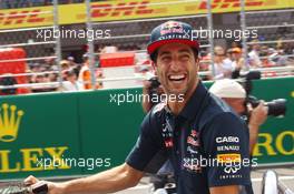 Daniel Ricciardo (AUS) Red Bull Racing on the drivers parade. 01.11.2015. Formula 1 World Championship, Rd 17, Mexican Grand Prix, Mexixo City, Mexico, Race Day.
