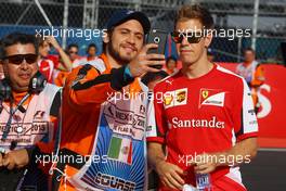 Sebastian Vettel (GER) Ferrari with a marshal.  29.10.2015. Formula 1 World Championship, Rd 17, Mexican Grand Prix, Mexixo City, Mexico, Preparation Day.