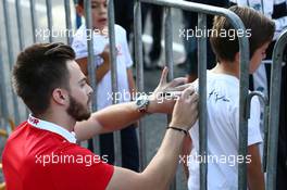 Will Stevens (GBR) Manor Marussia F1 Team signs autographs for the fans. 29.10.2015. Formula 1 World Championship, Rd 17, Mexican Grand Prix, Mexixo City, Mexico, Preparation Day.
