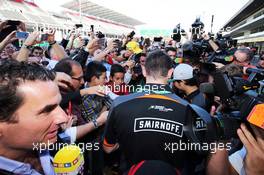 Sergio Perez (MEX) Sahara Force India F1 signs autographs for the fans. 29.10.2015. Formula 1 World Championship, Rd 17, Mexican Grand Prix, Mexixo City, Mexico, Preparation Day.