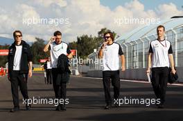 Fernando Alonso (ESP) McLaren and Stoffel Vandoorne (BEL) McLaren Test and Reserve Driver walk the circuit. 29.10.2015. Formula 1 World Championship, Rd 17, Mexican Grand Prix, Mexixo City, Mexico, Preparation Day.
