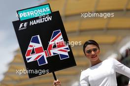 Grid Girl. Lewis Hamilton (GBR), Mercedes AMG F1 Team  29.03.2015. Formula 1 World Championship, Rd 2, Malaysian Grand Prix, Sepang, Malaysia, Sunday.