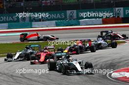 Lewis Hamilton (GBR) Mercedes AMG F1 W06 leads at the start of the race. 29.03.2015. Formula 1 World Championship, Rd 2, Malaysian Grand Prix, Sepang, Malaysia, Sunday.