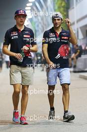 (L to R): Max Verstappen (NLD) Scuderia Toro Rosso with Carlos Sainz Jr (ESP) Scuderia Toro Rosso. 18.09.2015. Formula 1 World Championship, Rd 13, Singapore Grand Prix, Singapore, Singapore, Practice Day.