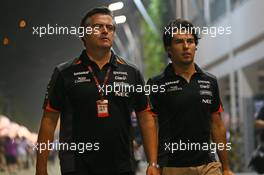 (L to R): Andy Stevenson (GBR) Sahara Force India F1 Team Manager with Sergio Perez (MEX) Sahara Force India F1. 18.09.2015. Formula 1 World Championship, Rd 13, Singapore Grand Prix, Singapore, Singapore, Practice Day.