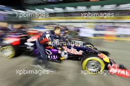 Daniel Ricciardo (AUS) Red Bull Racing RB11 on the grid. 20.09.2015. Formula 1 World Championship, Rd 13, Singapore Grand Prix, Singapore, Singapore, Race Day.