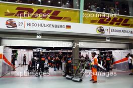 Sahara Force India F1 Team pit garages. 20.09.2015. Formula 1 World Championship, Rd 13, Singapore Grand Prix, Singapore, Singapore, Race Day.