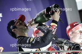 Daniel Ricciardo (AUS) Red Bull Racing celebrates his second position on the podium. 20.09.2015. Formula 1 World Championship, Rd 13, Singapore Grand Prix, Singapore, Singapore, Race Day.