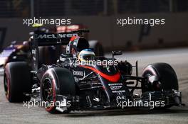 Fernando Alonso (ESP) McLaren MP4-30. 20.09.2015. Formula 1 World Championship, Rd 13, Singapore Grand Prix, Singapore, Singapore, Race Day.