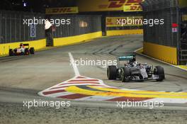 Lewis Hamilton (GBR) Mercedes AMG F1 W06 pulls into the pits. 20.09.2015. Formula 1 World Championship, Rd 13, Singapore Grand Prix, Singapore, Singapore, Race Day.