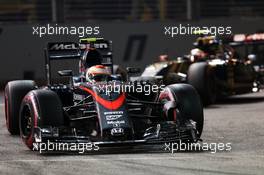 Jenson Button (GBR) McLaren MP4-30. 20.09.2015. Formula 1 World Championship, Rd 13, Singapore Grand Prix, Singapore, Singapore, Race Day.