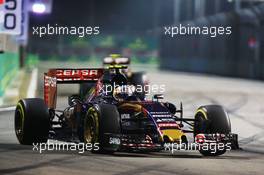 Carlos Sainz Jr (ESP) Scuderia Toro Rosso STR10. 20.09.2015. Formula 1 World Championship, Rd 13, Singapore Grand Prix, Singapore, Singapore, Race Day.