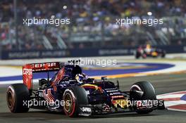 Max Verstappen (NLD) Scuderia Toro Rosso STR10. 19.09.2015. Formula 1 World Championship, Rd 13, Singapore Grand Prix, Singapore, Singapore, Qualifying Day.