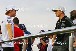(L to R): Nico Rosberg (GER) Mercedes AMG F1 with Nico Hulkenberg (GER) Sahara Force India F1 on the drivers parade. 20.09.2015. Formula 1 World Championship, Rd 13, Singapore Grand Prix, Singapore, Singapore, Race Day.