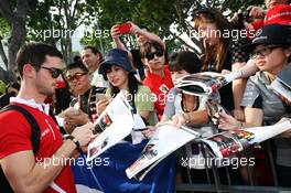 Alexander Rossi (USA) Manor Marussia F1 Team signs autographs for the fans. 20.09.2015. Formula 1 World Championship, Rd 13, Singapore Grand Prix, Singapore, Singapore, Race Day.