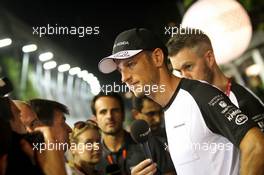 Jenson Button (GBR) McLaren with the media. 17.09.2015. Formula 1 World Championship, Rd 13, Singapore Grand Prix, Singapore, Singapore, Preparation Day.