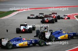 Fernando Alonso (ESP) McLaren MP4-30 spins at the start of the race and is avoided by Marcus Ericsson (SWE) Sauber C34 and Felipe Nasr (BRA) Sauber C34. 25.10.2015. Formula 1 World Championship, Rd 16, United States Grand Prix, Austin, Texas, USA, Race Day.