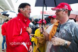 Graeme Lowdon (GBR) Manor Marussia F1 Team Chief Executive Officer with the fans. 24.10.2015. Formula 1 World Championship, Rd 16, United States Grand Prix, Austin, Texas, USA, Qualifying Day.