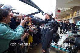 Nico Rosberg (GER) Mercedes AMG F1 with the fans. 24.10.2015. Formula 1 World Championship, Rd 16, United States Grand Prix, Austin, Texas, USA, Qualifying Day.