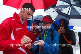Alexander Rossi (USA) Manor Marussia F1 Team signs autographs for the fans. 24.10.2015. Formula 1 World Championship, Rd 16, United States Grand Prix, Austin, Texas, USA, Qualifying Day.
