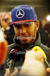 Lewis Hamilton (GBR) Mercedes AMG F1 with the media. 24.10.2015. Formula 1 World Championship, Rd 16, United States Grand Prix, Austin, Texas, USA, Qualifying Day.