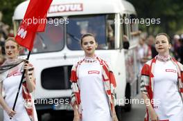 Girls at the Parade 12.06.2015. Le Mans 24 Hour, Friday, Drivers Parade, Le Mans, France.