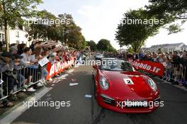 Fans at the Parade 12.06.2015. Le Mans 24 Hour, Friday, Drivers Parade, Le Mans, France.