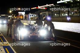 Nico Hülkenberg, Nick Tandy, Earl Bamber #19 Porsche Team Porsche 919 Hybrid 10.06.2015. Le Mans 24 Hour, Qualifying, Le Mans, France.