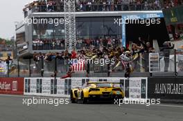 Winner GTE Pro, Jordan Taylor, Oliver Gavin, Tommy Milner #64 Corvette Racing Corvette C7.R 14.06.2015. Le Mans 24 Hour, Race, Le Mans, France.