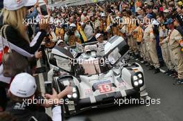 Race winners Nico Hulkenberg (GER) / Earl Bamber (NZL) / Nick Tandy (GBR) #19 Porsche Team Porsche 919 Hybrid celebrate at the end of the race. 14.06.2015. FIA World Endurance Championship Le Mans 24 Hours, Race, Le Mans, France. Race.