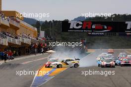 03.05.2015 - Race 2, Start of the race, Crash, Jordi Gen&#xe9; (ESP) SEAT Le&#xf3;n, Team Craft-Bamboo LUKOIL and Oscar Nogu&#xe9;s Farr&#xe9; (ESP), Opel Astra OPC, Campos Racing 02-03.05.2015 TCR International Series, Valencia, Spain