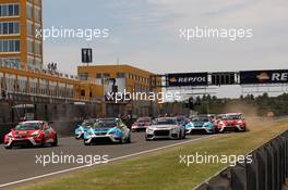 03.05.2015 - Race 1, Start of the race 02-03.05.2015 TCR International Series, Valencia, Spain