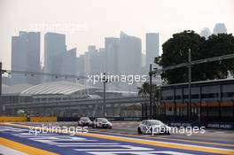 Race2, Lorenzo Veglia (ITA) SEAT Leon, Liqui Moly Team Engstler 20.09.2015. TCR International Series, Rd 9, Marina Bay Street Circuit, Singapore, Sunday.