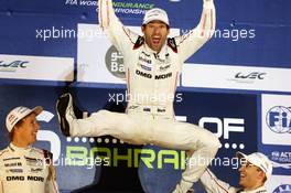 (L to R): Brendon Hartley (NZL); Mark Webber (AUS) and Timo Bernhard (GER) #17 Porsche Team Porsche 919 Hybrid, celebrate winning the World Championship on the podium. 21.11.2015. FIA World Endurance Championship, Round 8, Six Hours of Bahrain, Sakhir, Bahrain, Saturday.