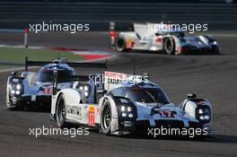 Timo Bernhard (GER) / Mark Webber (AUS) / Brendon Hartley (NZL) #17 Porsche Team Porsche 919 Hybrid. 21.11.2015. FIA World Endurance Championship, Round 8, Six Hours of Bahrain, Sakhir, Bahrain, Saturday.