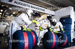 Mechanics of Augusto Farfus (BRA) BMW Team MTEK, BMW M4 DTM. 21.08.2016, DTM Round 6, Moscow Raceway, Russia, Sunday.
